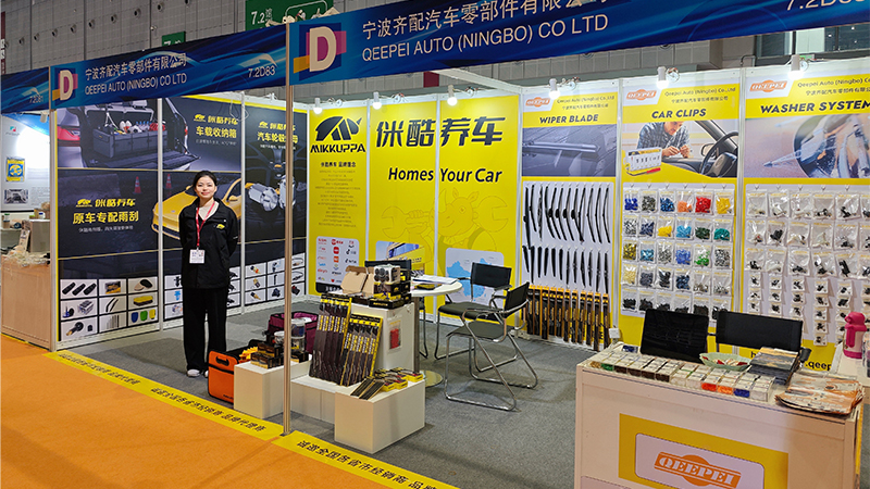 Team Qeepei s sebou z AUTOMECHANKA SHANGHAI 2024